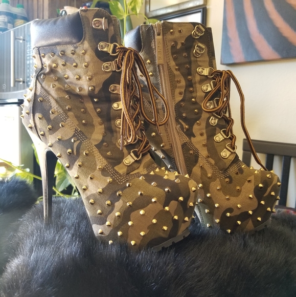 Alba Camoflauge Platform Boots with Gold Spikes - Picture 2 of 3